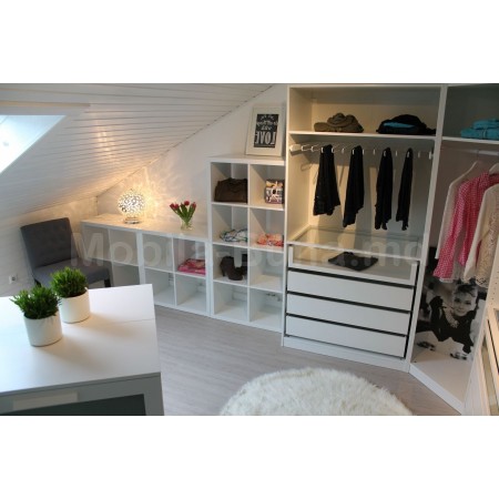 Шкафы под углом  для мансарды 